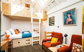CUTE HOUSE IN SOHO - full ac, quiet&unique!